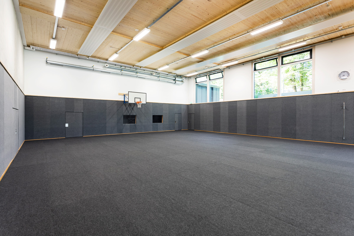 Mehrzweckhalle mit ausgelegtem Stoffboden