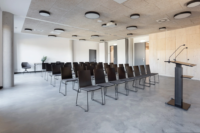 Konferenzraum mit Reihenbestuhlung im westhouse Augsburg