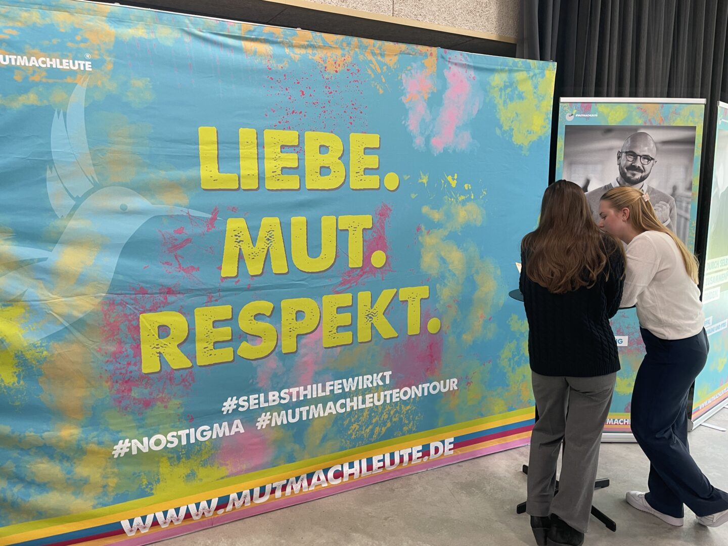 IMG_5724 digi Brave Symposium Banner - Liebe, Mut Respekt
