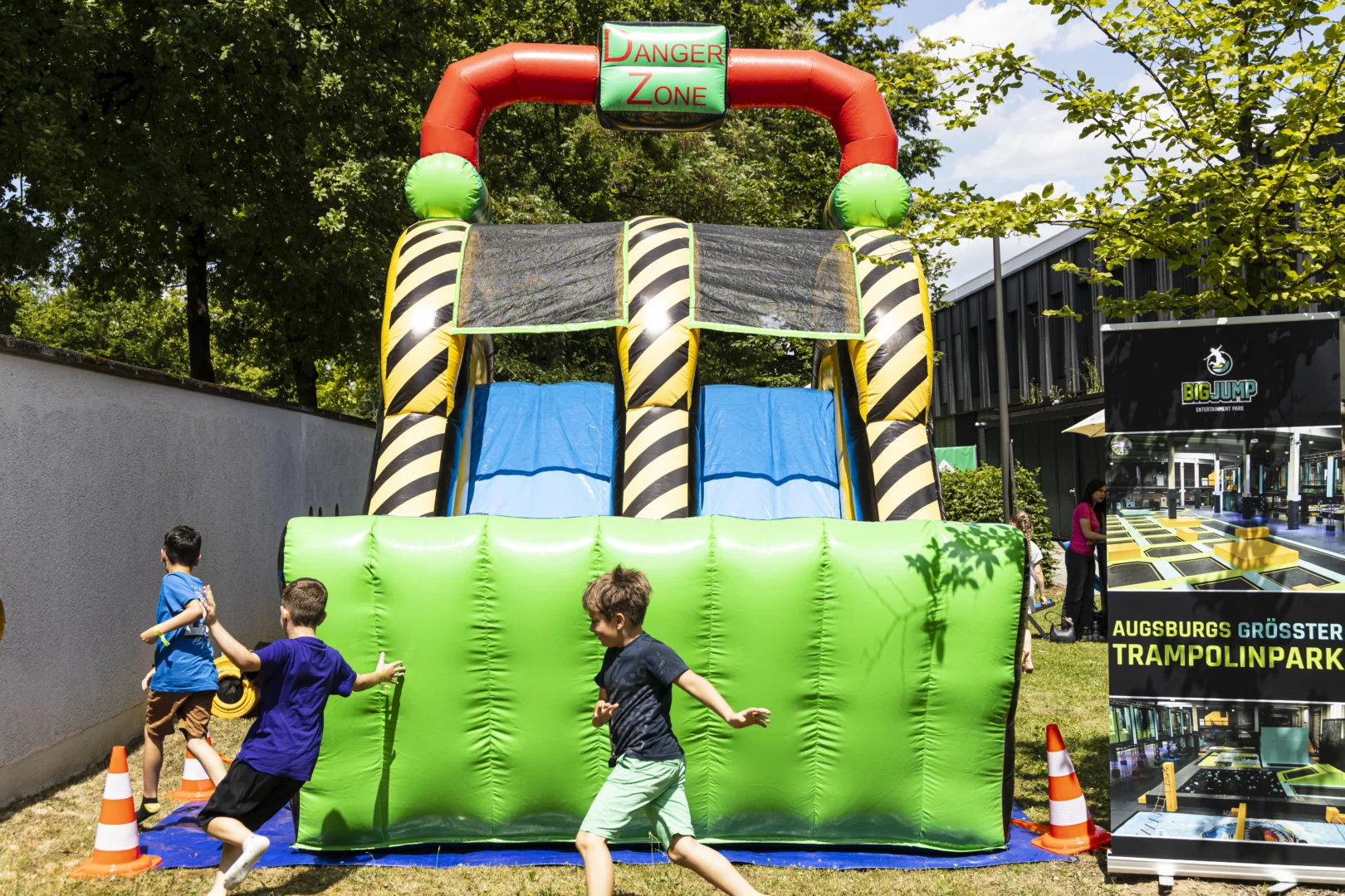 Hüpfburg beim Rocketeer Kids Festival im westhouse