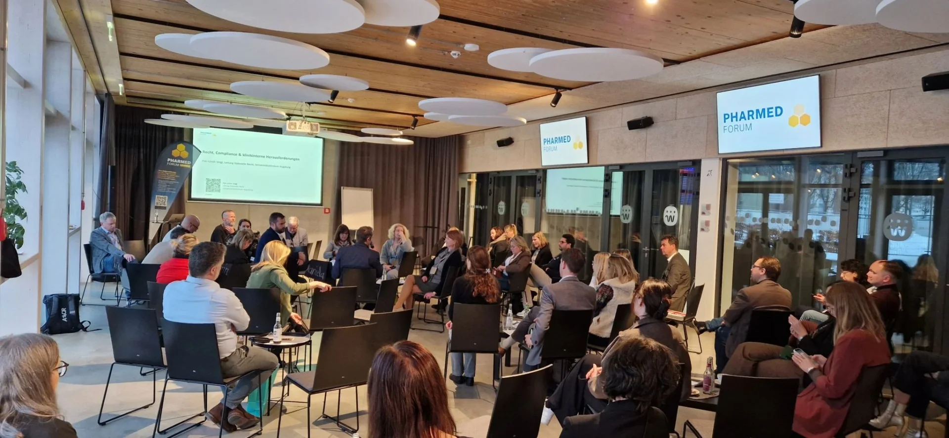 PharMed Forum Vortrag im westhouse Foyer