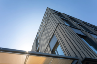 westhouse Augsburg unter blauem Himmel