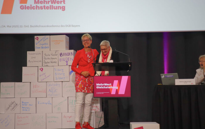 DGB Frauenkonferenz Martha Büllesbach und Rednerin