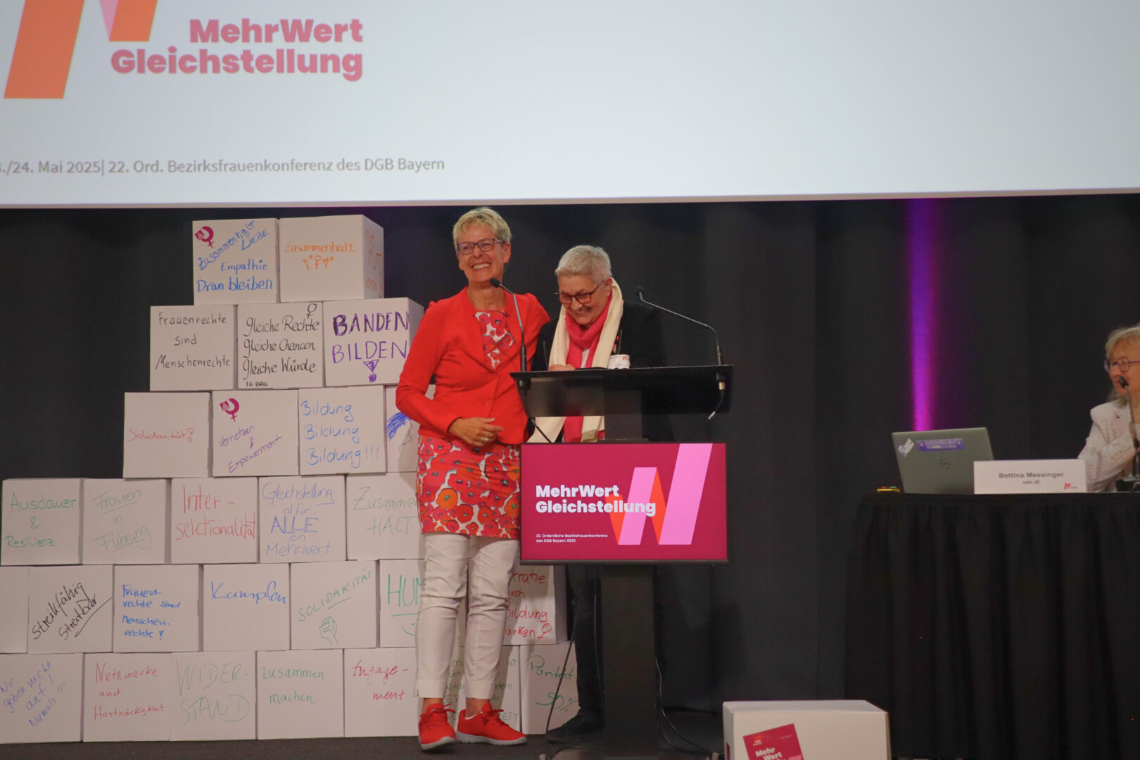DGB Frauenkonferenz Martha Büllesbach und Rednerin