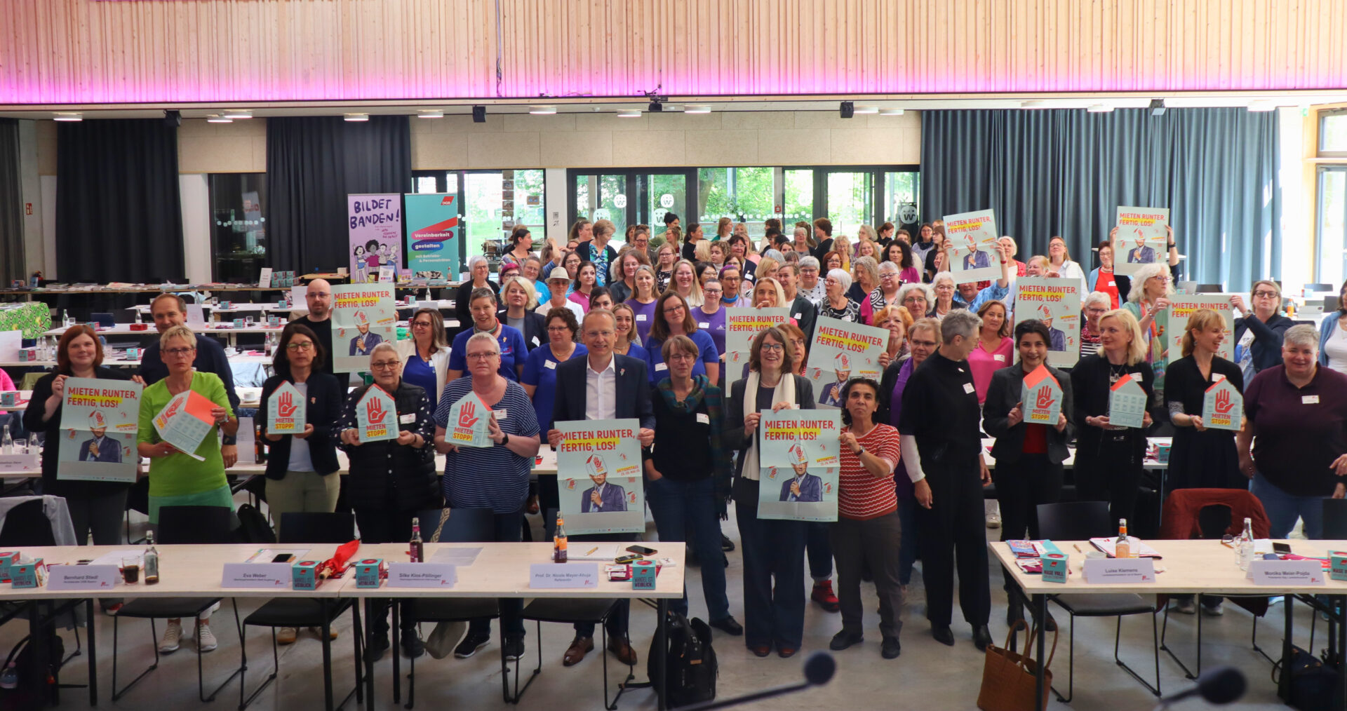 DGB Bezirksfrauenkonferenz Gruppenfoto DGB Bezirksfrauenkonferenz Gruppenfoto