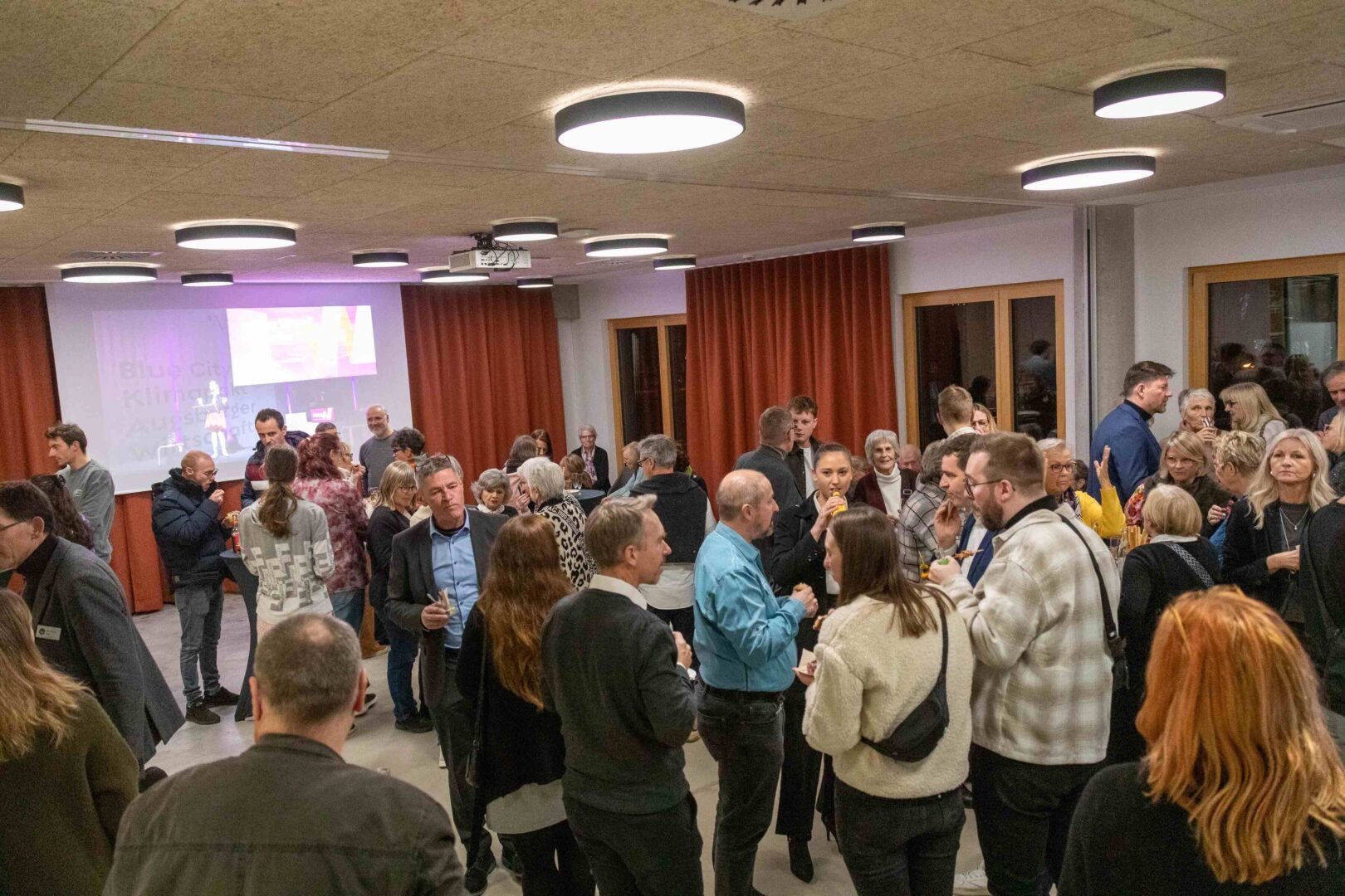 Empfang mit Häppchen und Getränken im Seminarbereich